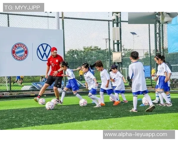 足球片段教学探索如何提升青少年球技与团队合作能力的有效方法