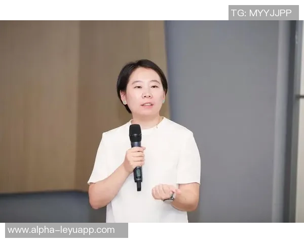 足球经理助理教练的职责与挑战解析以及职业发展路径探讨