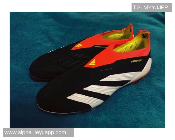 阿迪达斯足球鞋173带你体验专业级球场表现与舒适穿着感受